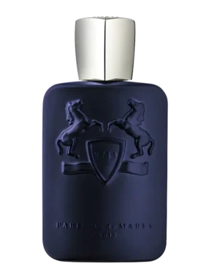 Elegancki, matowy flakon perfum Parfums de Marly Layton w kolorze głębokiego granatu, na przezroczystym tle. Widoczne jest charakterystyczne, tłoczone logo z dwoma końmi i tarczą oraz lśniąca, srebrna zakrętka. Idealne zdjęcie produktowe do sklepu internetowego.